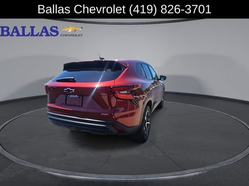 Certified 2024 Chevrolet Trax RS w/ Sunroof Package FWD image 8