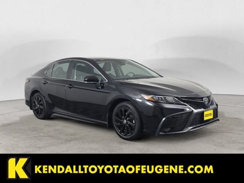 Used 2024 Toyota Camry SE FWD image 3