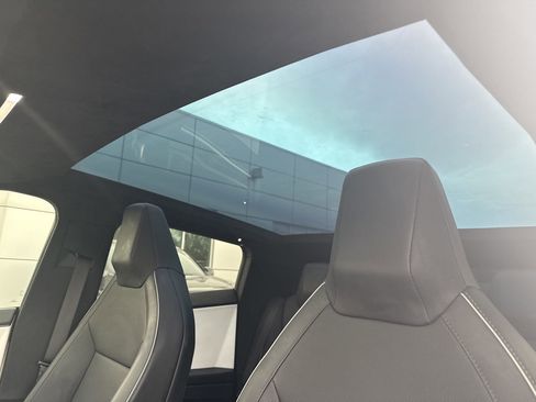 Used 2024 Tesla Cybertruck AWD Crew Cab image 15