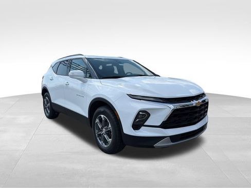 Used 2024 Chevrolet Blazer LT w/ LPO, Floor Liner Package FWD image 3