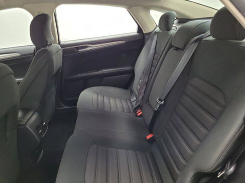 Used 2018 Ford Fusion SE image 18