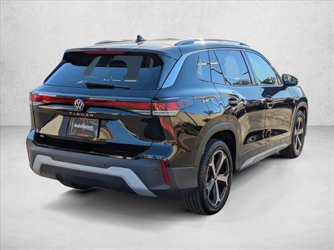 New 2026 Volkswagen Tiguan SE image 2