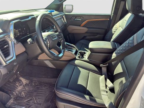 Used 2024 GMC Canyon Denali image 7