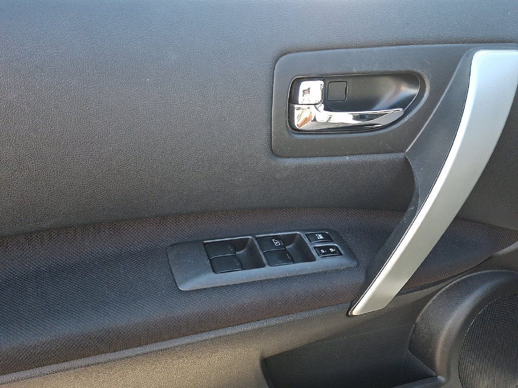 Used 2015 Nissan Rogue S w/ Convenience Package AWD/4WD image 12