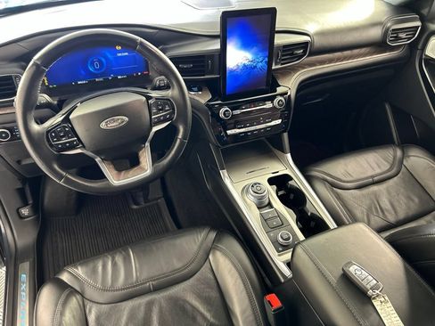 Used 2023 Ford Explorer Platinum w/ Technology Package AWD/4WD image 12