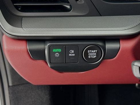 Certified 2025 Porsche 911 Carrera image 16