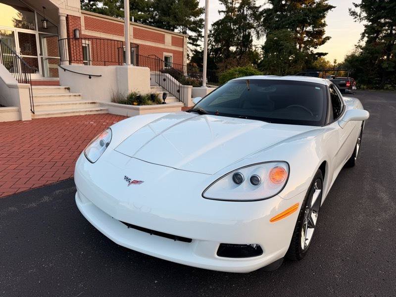 Used 2013 Chevrolet Corvette Coupe RWD image 2