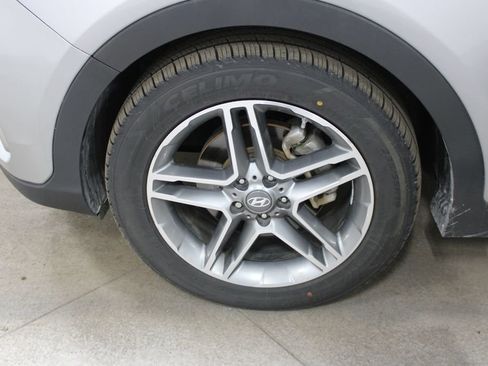 Used 2017 Hyundai Santa Fe Limited image 35