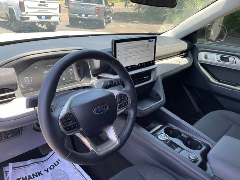 Used 2025 Ford Explorer Active RWD image 25