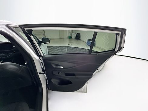 Used 2025 Buick Envista Preferred image 29