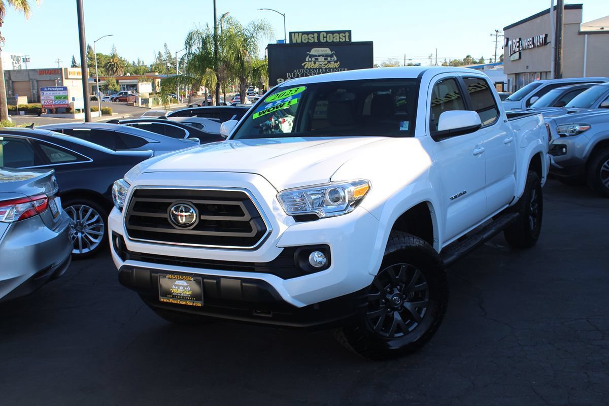 Used 2023 Toyota Tacoma SR5 AWD/4WD image 2