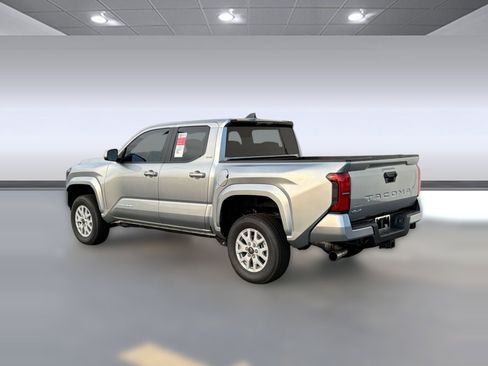 Used 2026 Toyota Tacoma SR5 AWD/4WD image 3