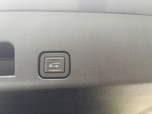 Used 2026 Chevrolet Traverse LT FWD image 7