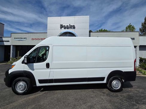 Used 2024 RAM ProMaster 2500 w/ Convenience Group FWD image 3