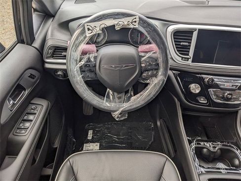 New 2026 Chrysler Pacifica Limited w/ S Appearance Package image 13
