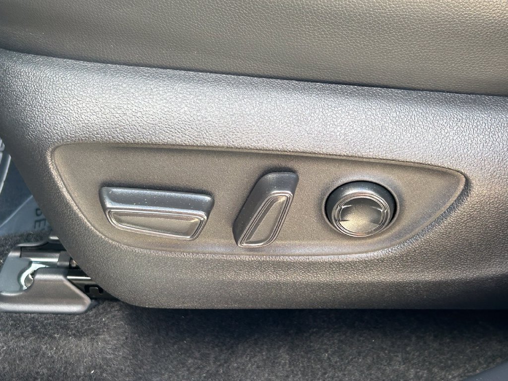 Used 2024 Toyota Highlander Platinum FWD image 26