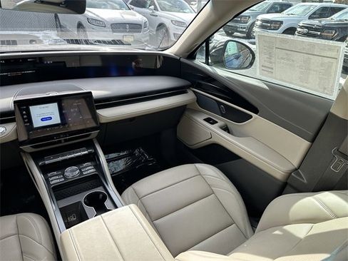 Certified 2024 Lincoln Nautilus Premier image 17