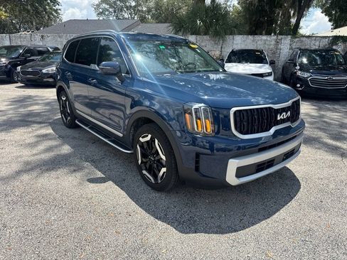 Used 2024 Kia Telluride EX w/ EX Captain's Chair Package FWD image 1