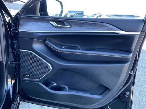 Used 2021 Jeep Grand Cherokee L Limited image 23