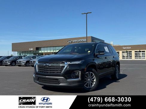 Used 2024 Chevrolet Traverse LT w/ LPO, Floor Liner Package FWD image 1