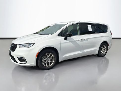 Used 2024 Chrysler Pacifica Touring-L FWD image 1