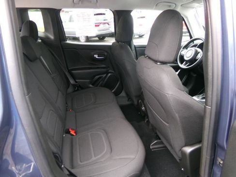 Used 2022 Jeep Renegade Latitude w/ Convenience Group AWD/4WD image 32