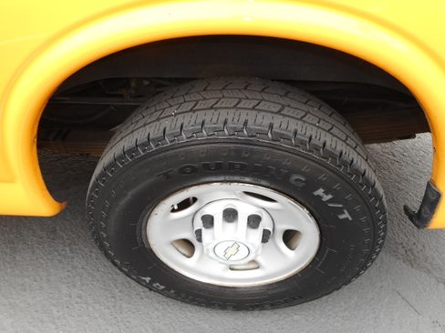 Used 2005 Chevrolet Express 3500 3500 Cargo Van Roof Rack Tow P image 14