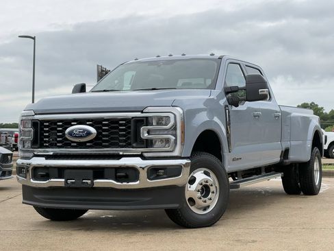 New 2026 Ford F350 Lariat AWD/4WD image 2