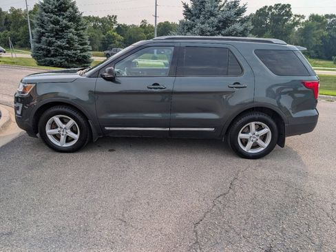 Used 2016 Ford Explorer XLT w/ Equipment Group 202A AWD/4WD image 5