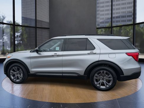 Certified 2023 Ford Explorer XLT w/ Equipment Group 202A image 5