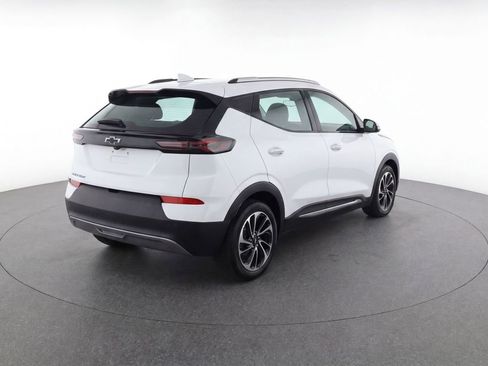 Used 2023 Chevrolet Bolt EUV Premier w/ Sun & Sound Package FWD image 4