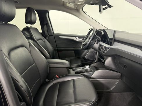 Used 2024 Ford Escape Platinum image 10