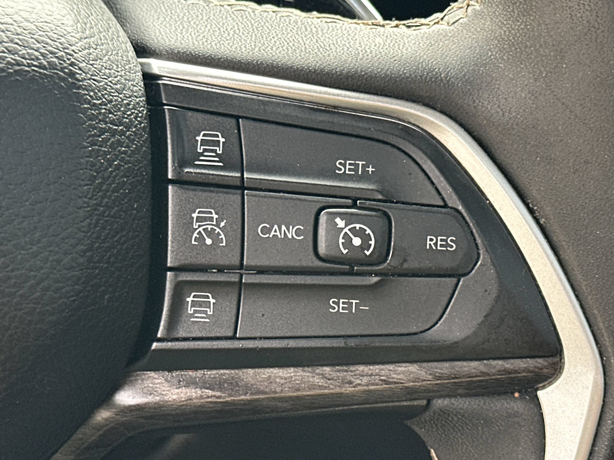 Used 2023 Jeep Grand Cherokee Limited AWD/4WD image 20