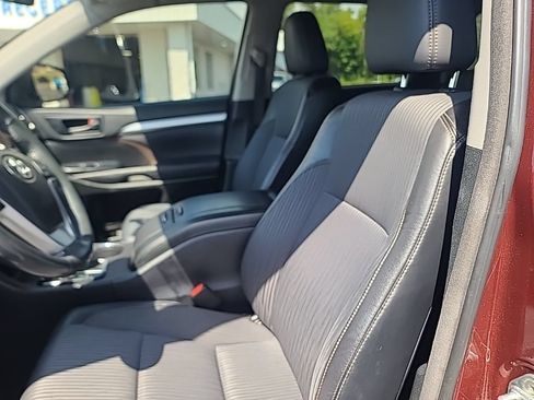 Used 2016 Toyota Highlander Plus AWD/4WD image 9