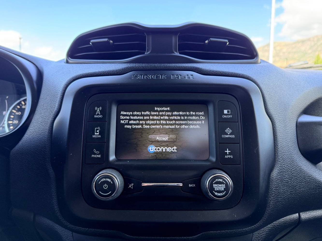 Used 2017 Jeep Renegade Altitude AWD/4WD image 16