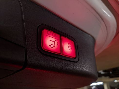 Used 2022 Mercedes-Benz GLB 250 4MATIC image 29