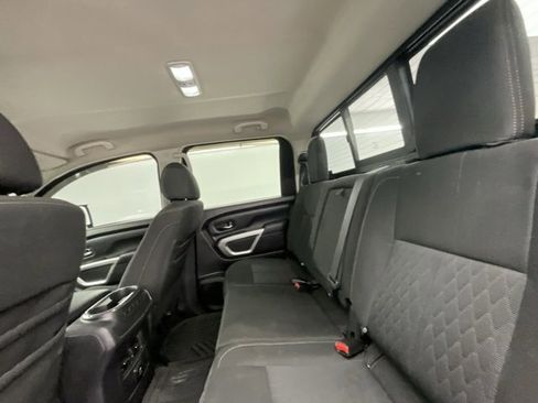 Used 2016 Nissan Titan SV image 7