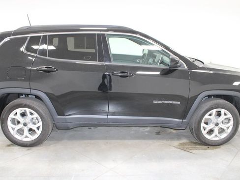 Used 2025 Jeep Compass Latitude AWD/4WD image 10