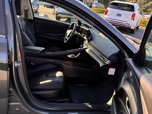 Used 2025 Hyundai Elantra Limited FWD image 19