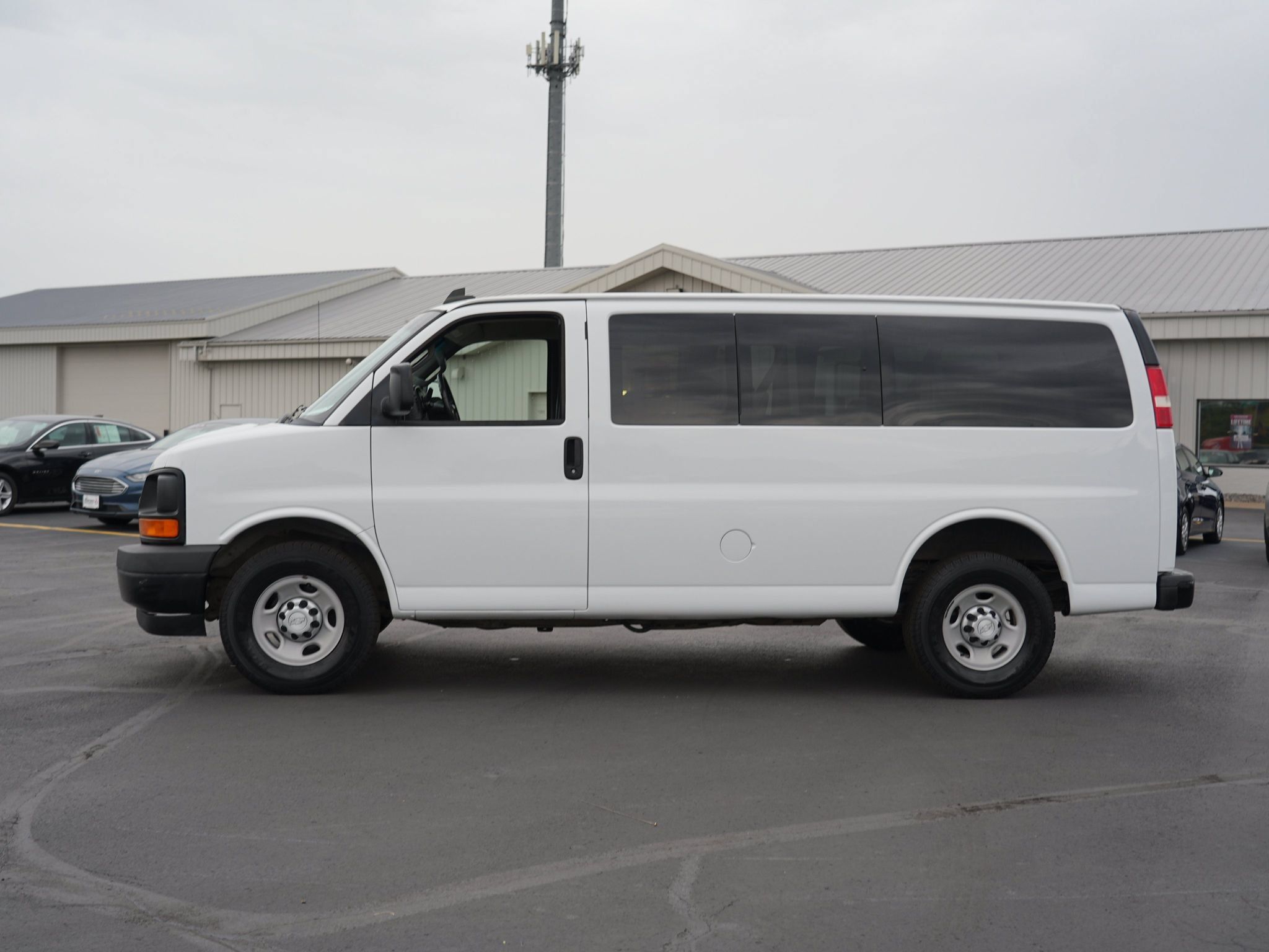 Used 2017 Chevrolet Express 2500 LS RWD image 7