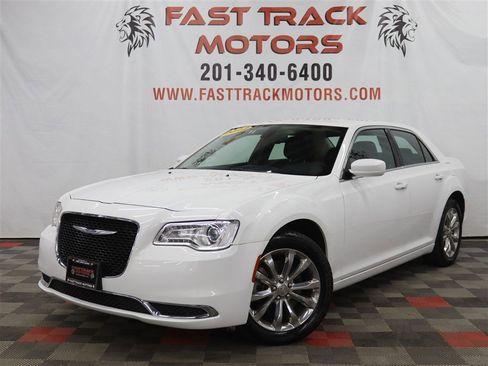 Used 2022 Chrysler 300 Touring image 1