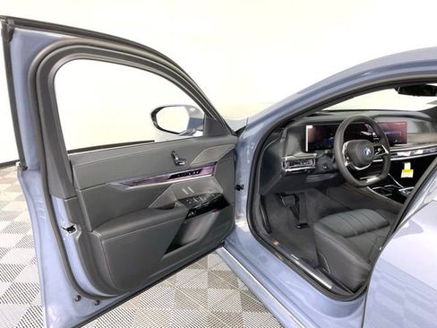 Used 2024 BMW i7 xDrive60 AWD/4WD image 32