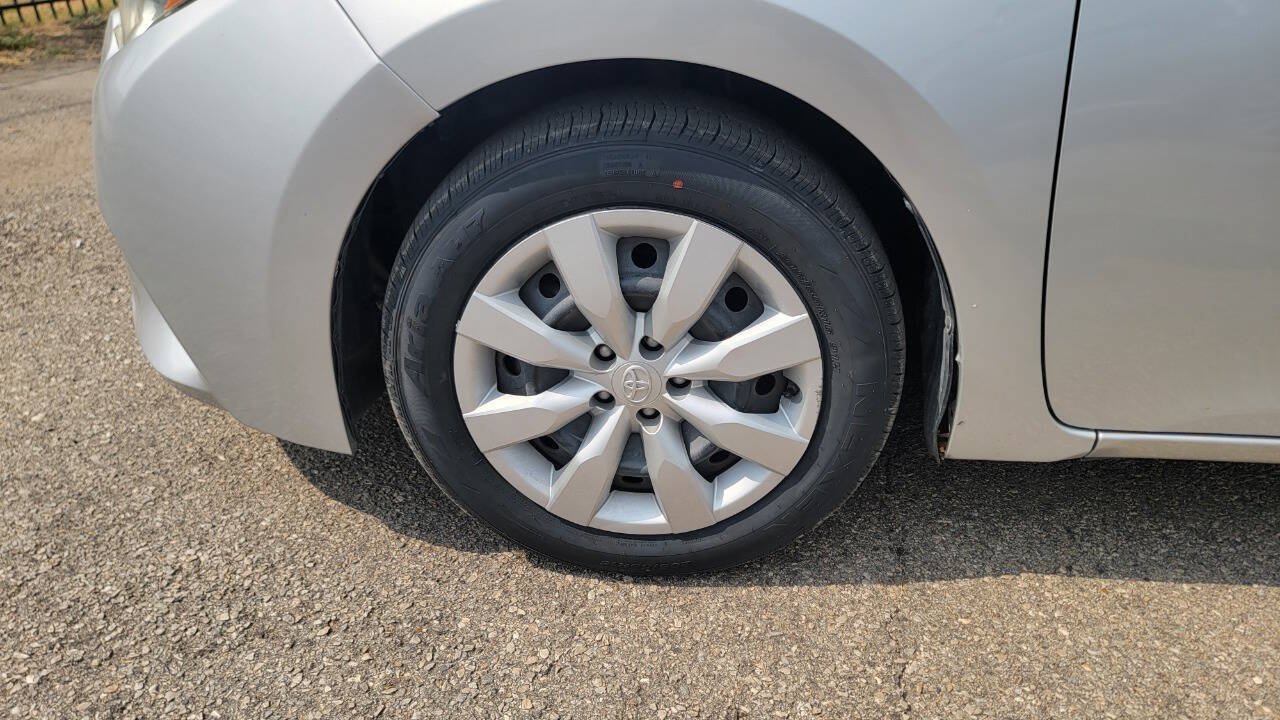 Used 2016 Toyota Corolla LE FWD image 30