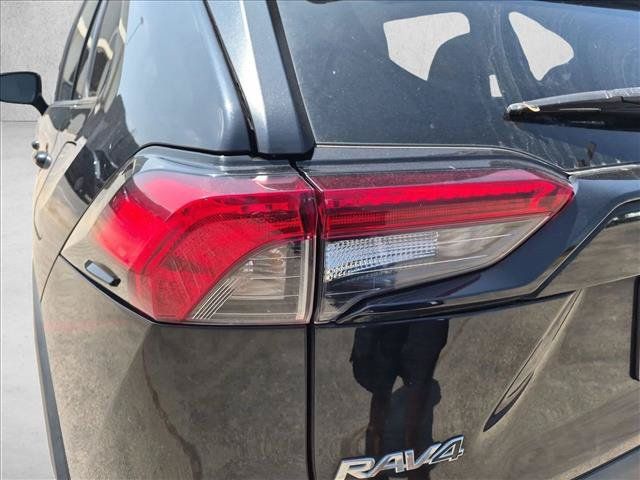 Used 2021 Toyota RAV4 XLE Premium AWD/4WD image 30