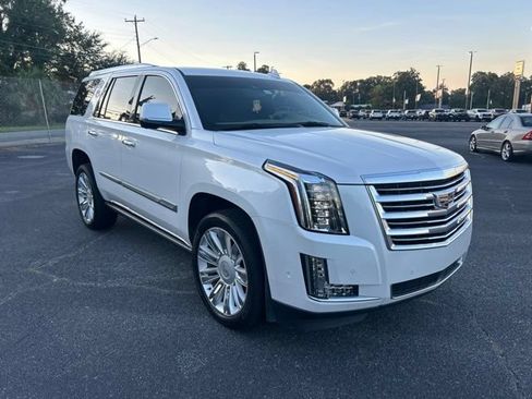 Used 2020 Cadillac Escalade Platinum AWD/4WD image 6