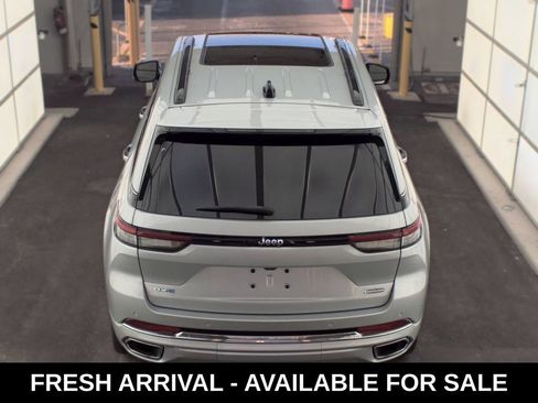Used 2023 Jeep Grand Cherokee Overland AWD/4WD image 5