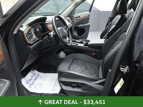 Used 2025 Volkswagen Atlas SE image 34