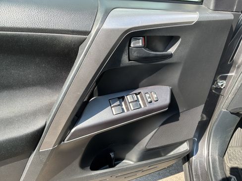 Used 2016 Toyota RAV4 LE AWD/4WD image 15