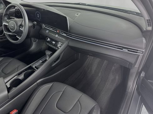 Used 2023 Hyundai Elantra Limited w/ Preferred Accessory Package FWD image 30