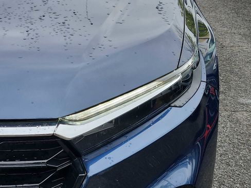 Used 2023 Honda CR-V EX-L image 9